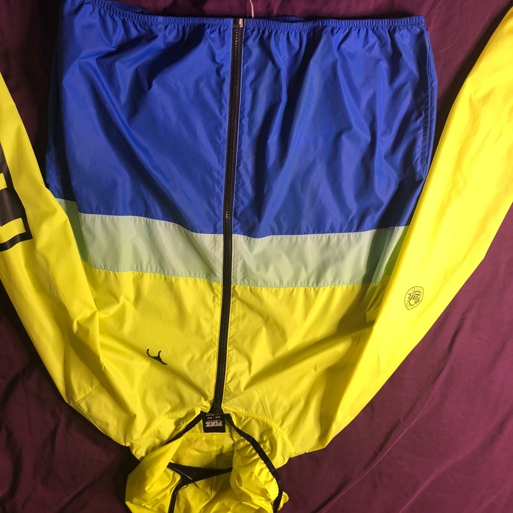 Pink Windbreaker. - Picture 2 of 3
